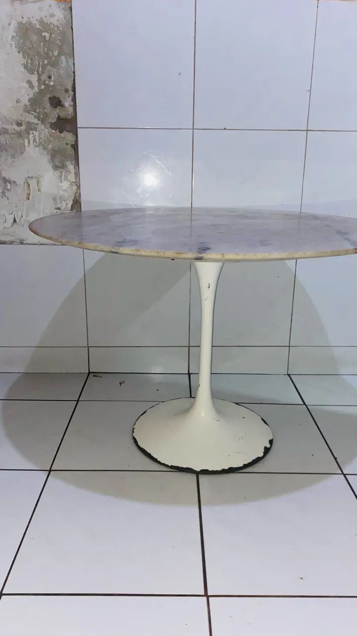 Mesa redonda com tampo de mármore e base de ferro - Foto 3