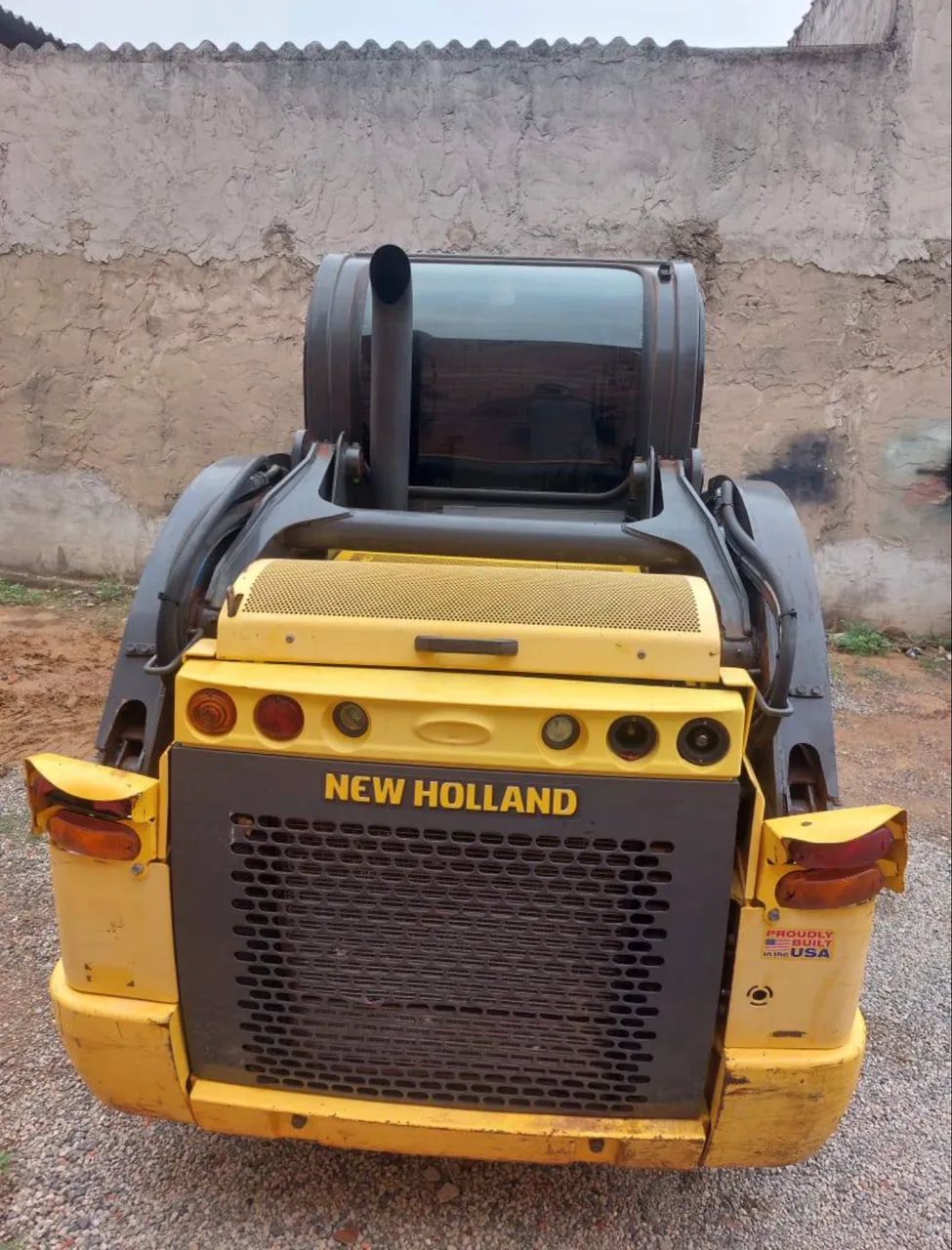 Minicarregadeira New Holland L320 ano 2020, com 4.800 horas, ar condicionado, em SP - Foto 4