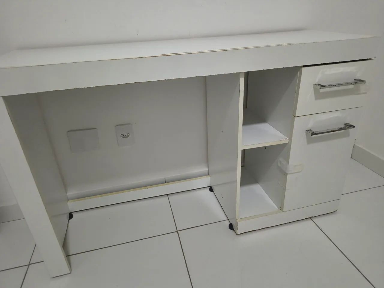 Escrivaninha com cadeira de escritório 
