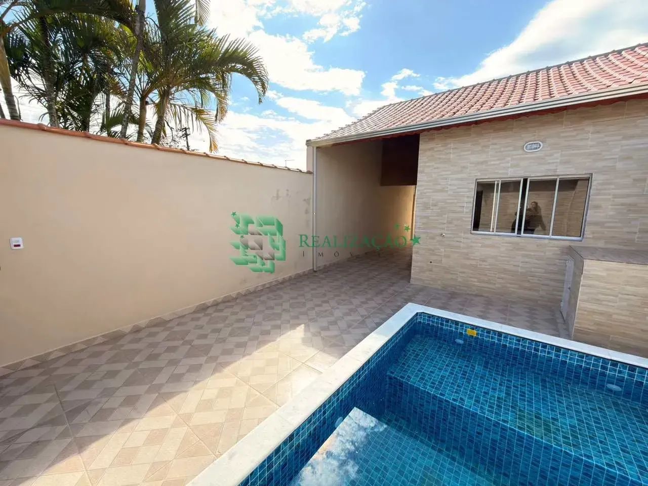 Casa com piscina Na praia de Mongaguá