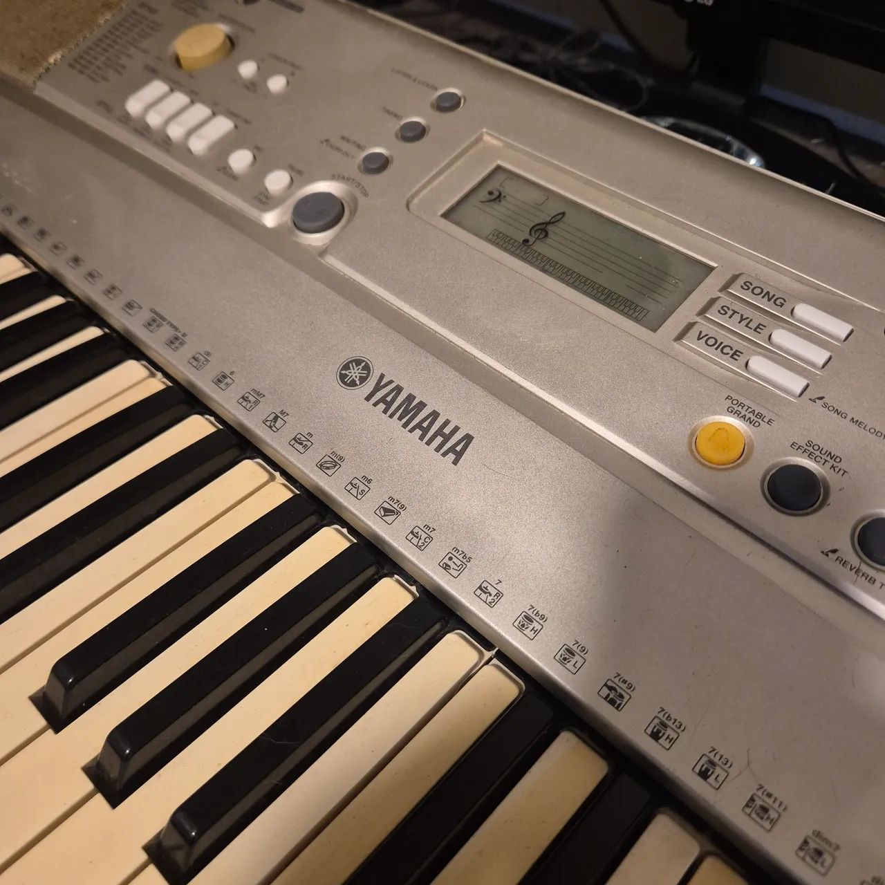 Teclado Yamaha PSR-E303 - Foto 2