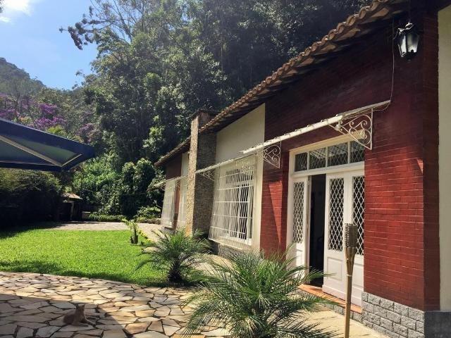Belíssima casa, ensolarada, toda plana, com localização privilegiada - Foto 11