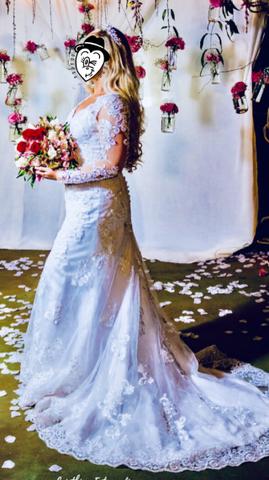 Vestido de noiva maravilhoso, acompanha coroa !!!