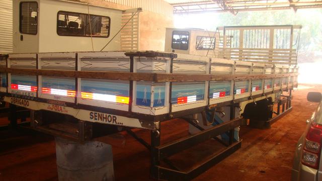 Carroceria de 6,20 x 2,35 semi nova ano 2014 com n.fiscal p/3/4 - Foto 2
