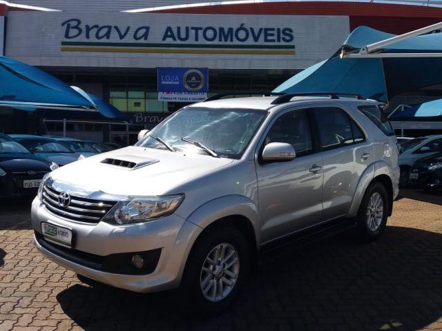 Hilux SW4 SRV D4-D 4x4 3.0 TDI Dies. Aut