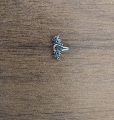 Brinco tipo piercing de prata com ródio negro e zircônia - Foto 3