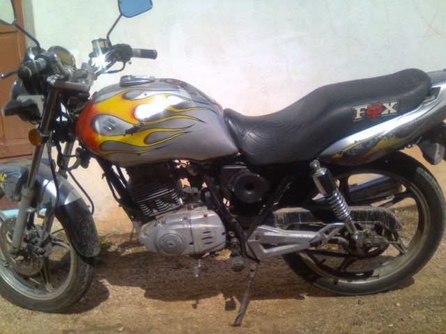 MOTO SUZUKI YES