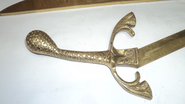 espada com bainha antiga bronze cabeça serpente - Foto 2