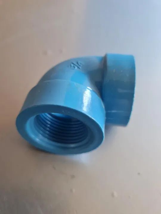 10 Joelho 90° com Bucha PVC Azul - Foto 3