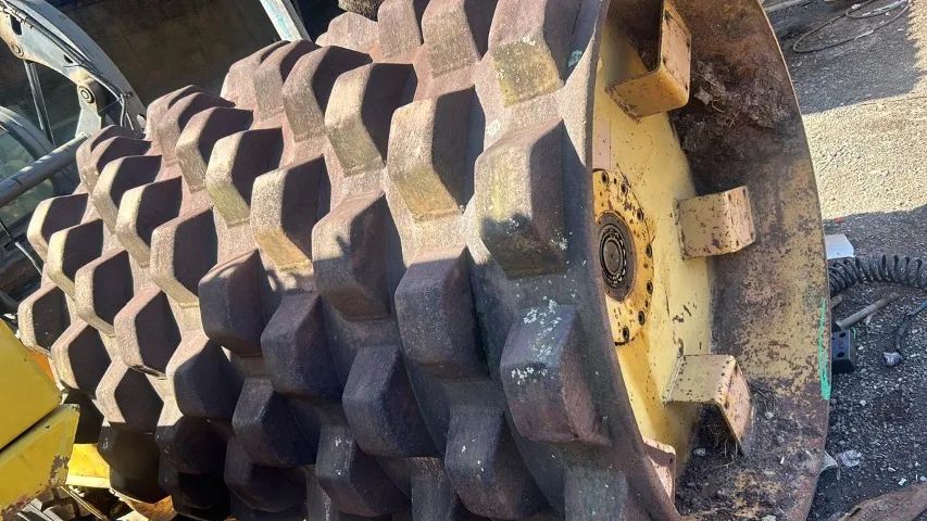 Capa de Rolo Compactador Carneiro