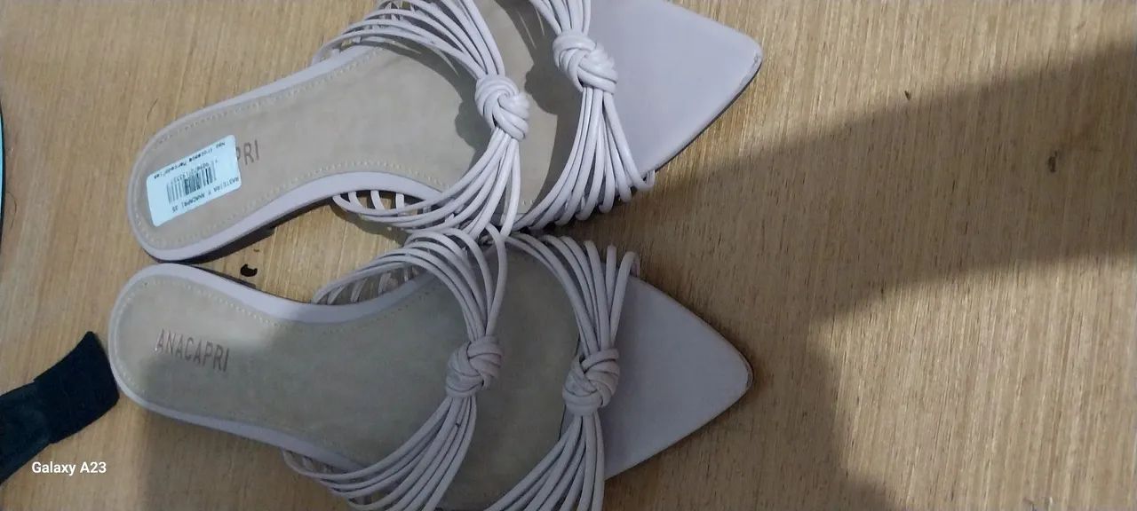 Vendo Brechó completo,balcão,araras,cabides,roupas  - Foto 6