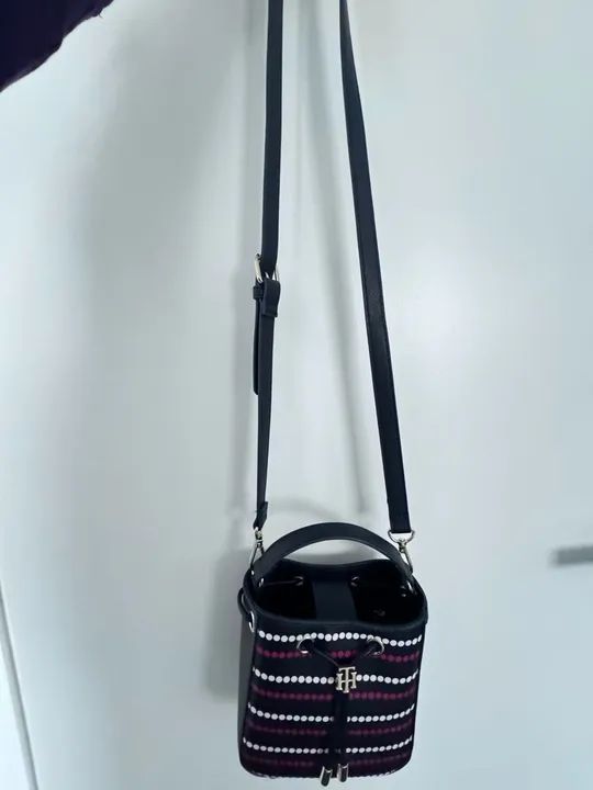 Bolsa crossbody Tommy Hilfiger nova.