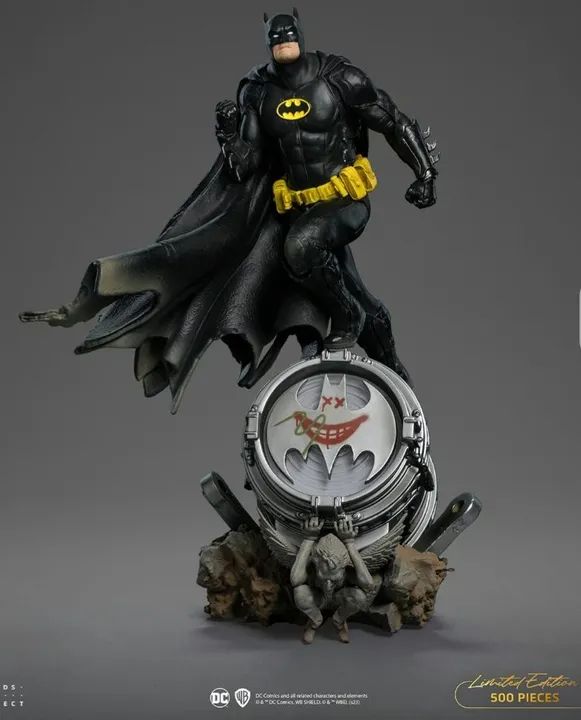 Batman Deluxe Black Version Iron Studios