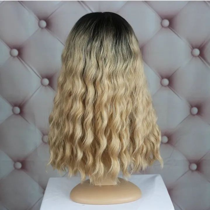 Peruca Wig Loira com Franja Deluxe - Foto 4