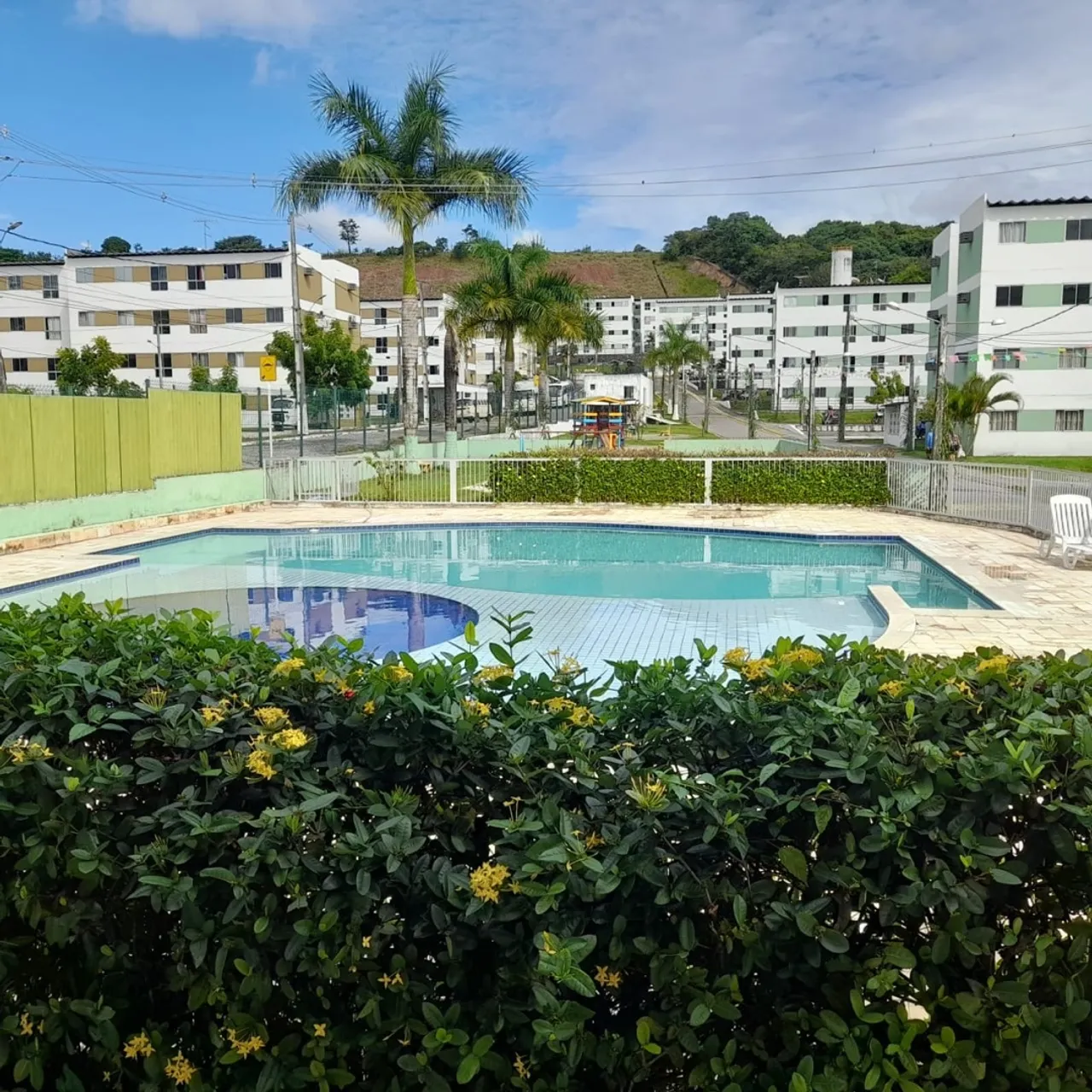 Apartamento com piscina em condomínio fechado