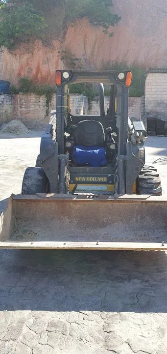 Mini carregadeira  New Holand l220 - Foto 6