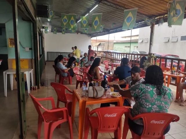 Bar e snooker com tradição. Porteira fechada. Só trabalhar. 