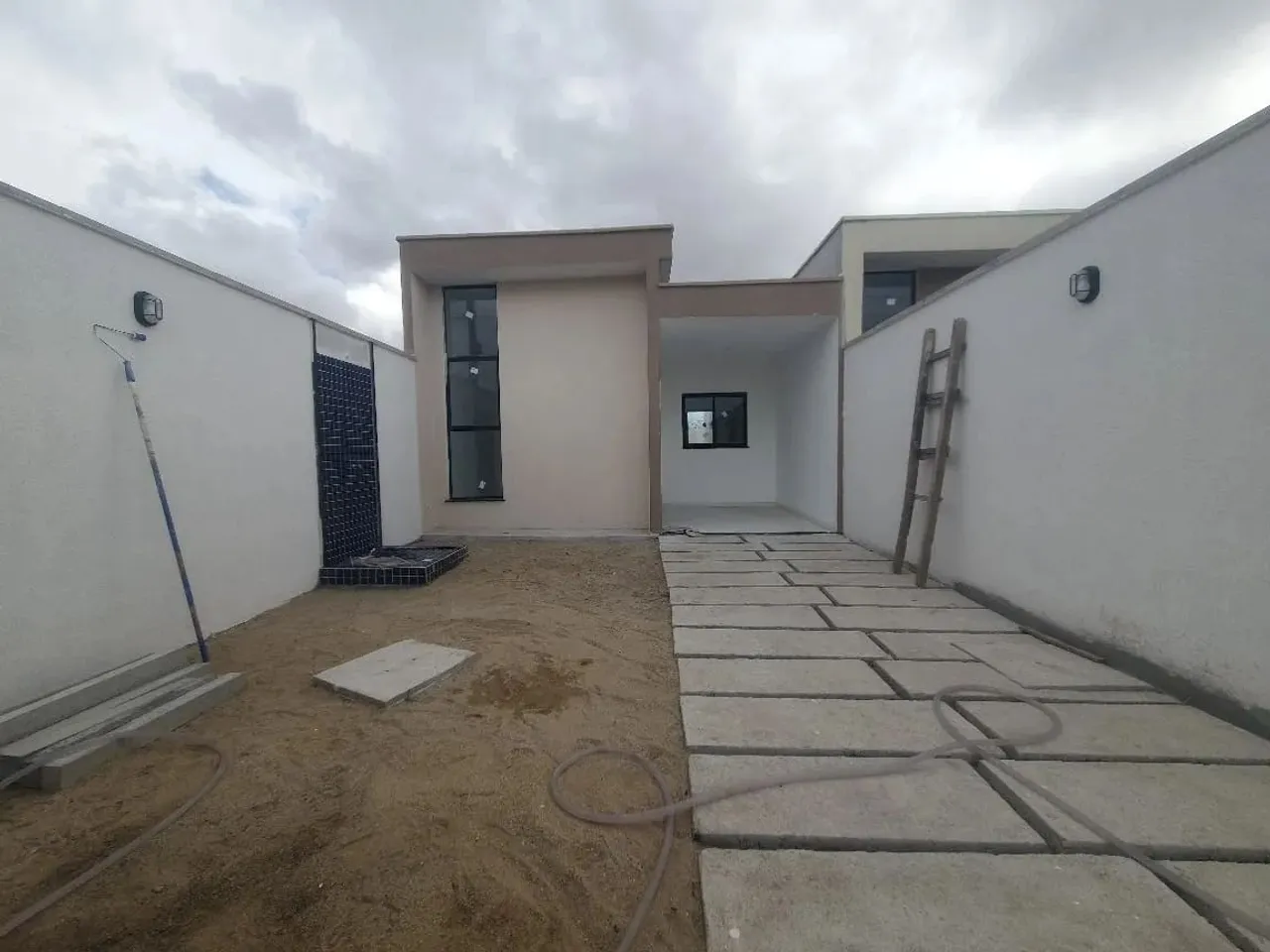Casas No Bairro Siqueira! Opções De 2 Ou 3 Quartos, Proximo A Osorio De Paiva! Cód. 1MIUBG