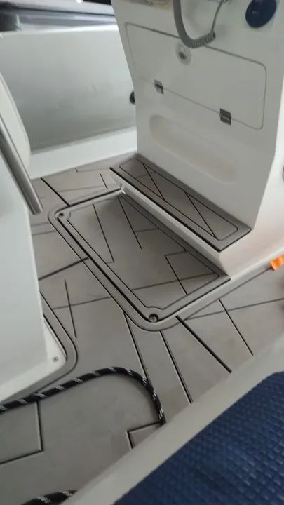 Lancha com motor potente e design moderno - Foto 4