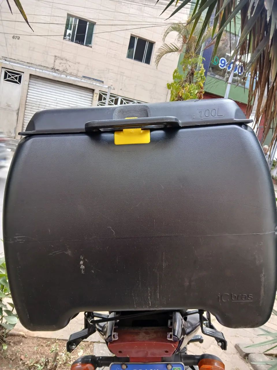 Baú 100l com suporte da factor 2012