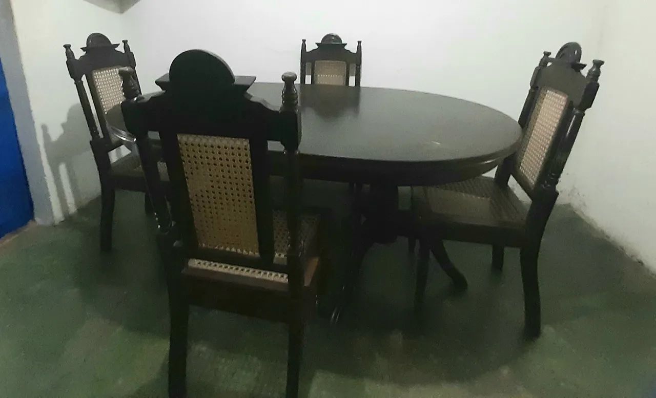 Mesa estilo colonial em madeira 64962185541505121