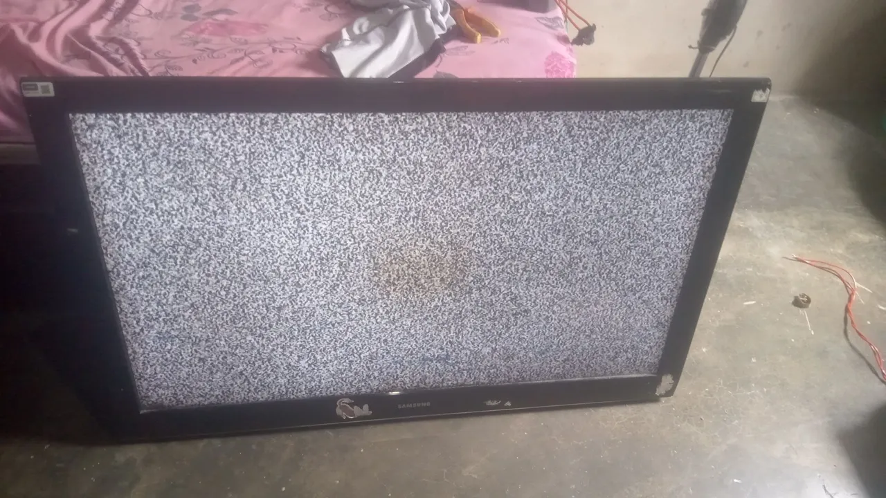 TV Samsung em ótimo estado