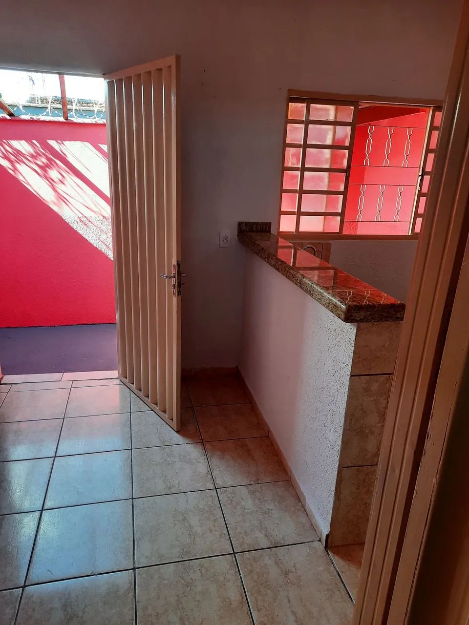Imóvel de renda e investimento - 3 casas e 1 sala comercial - Foto 2