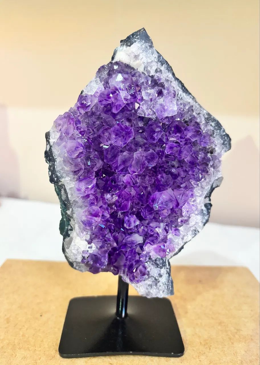 Drusa de Ametista Natural com Suporte de Ferro - Peça de Decoração