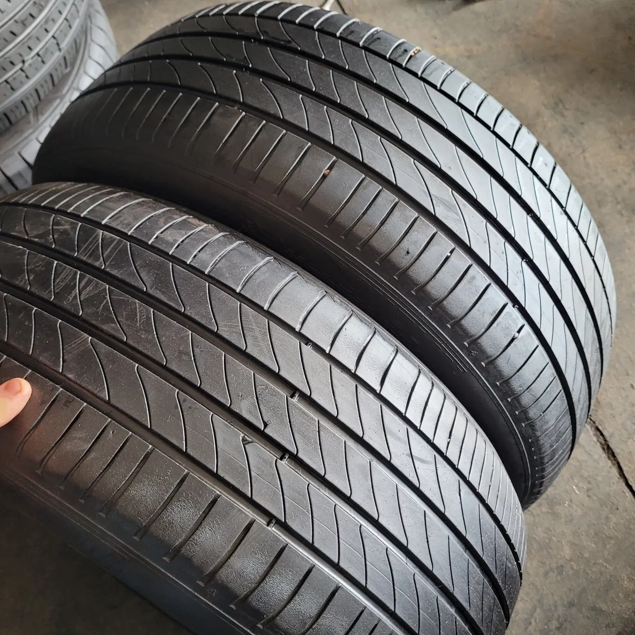 2 pneus 205/50/17 Michelin vulcanizado (400 em 3× no ct