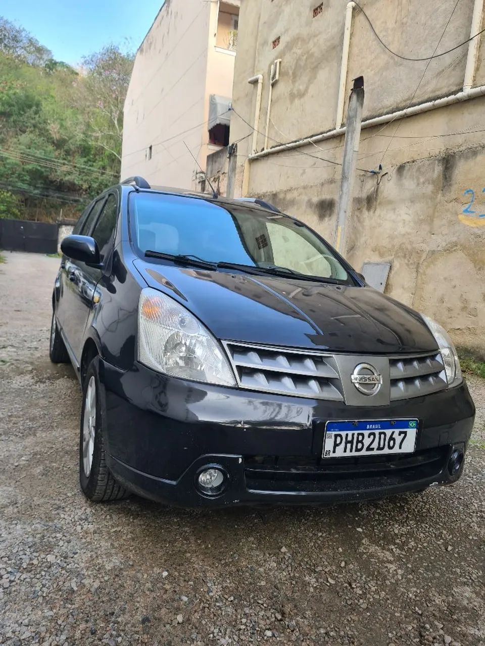 Nissan grand Livina 2014 preto ótimo estado, doc Ok meu nome só transferir