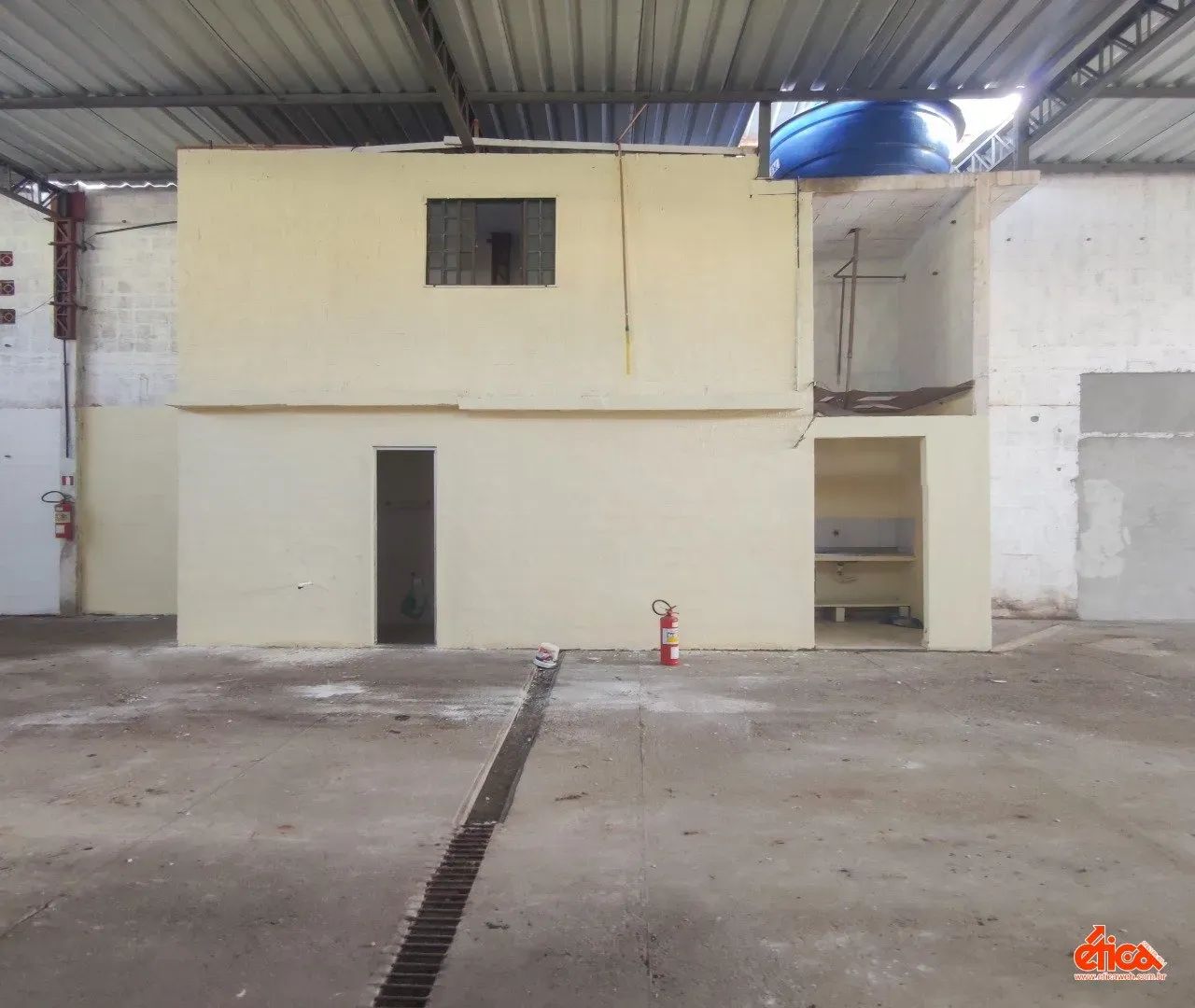 Galpão medindo 300,00m² pé direito 6,00m - Foto 7