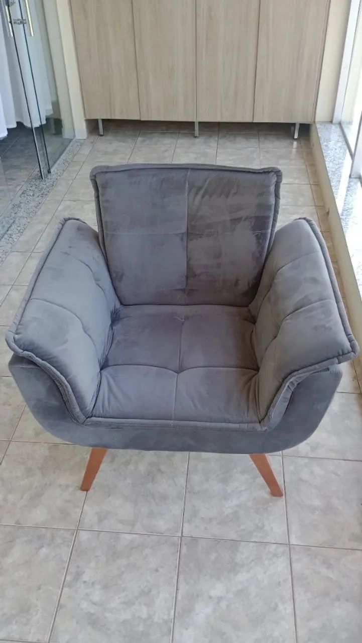 Poltrona Cinza de Veludo - Conforto e Estilo - Foto 3