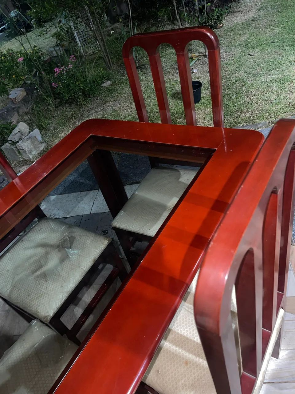 Mesa de madeira com 4 cadeiras 64961605127683123