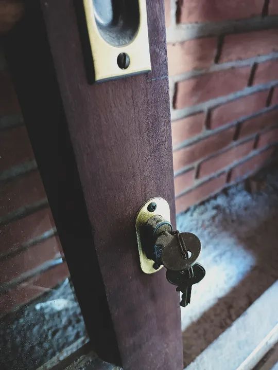 Janela em arco com vidro e fechadura super nova!!! - Foto 3