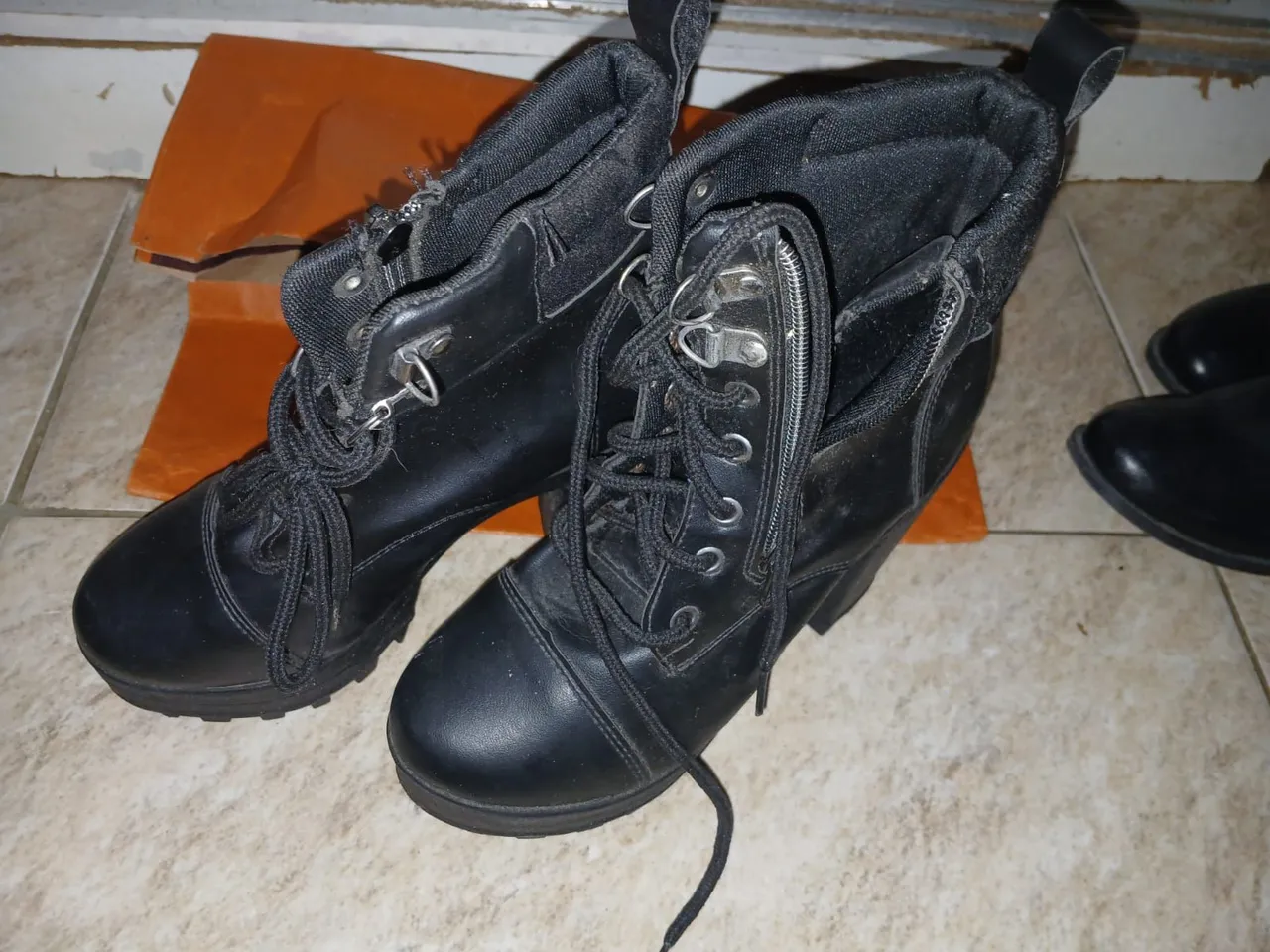 Botas Femininas Coturno - Preto