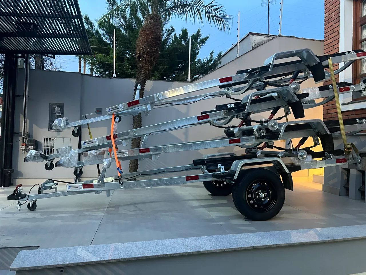 Carretinha de jet ski, galvanizada sem rodagem !! - Foto 9