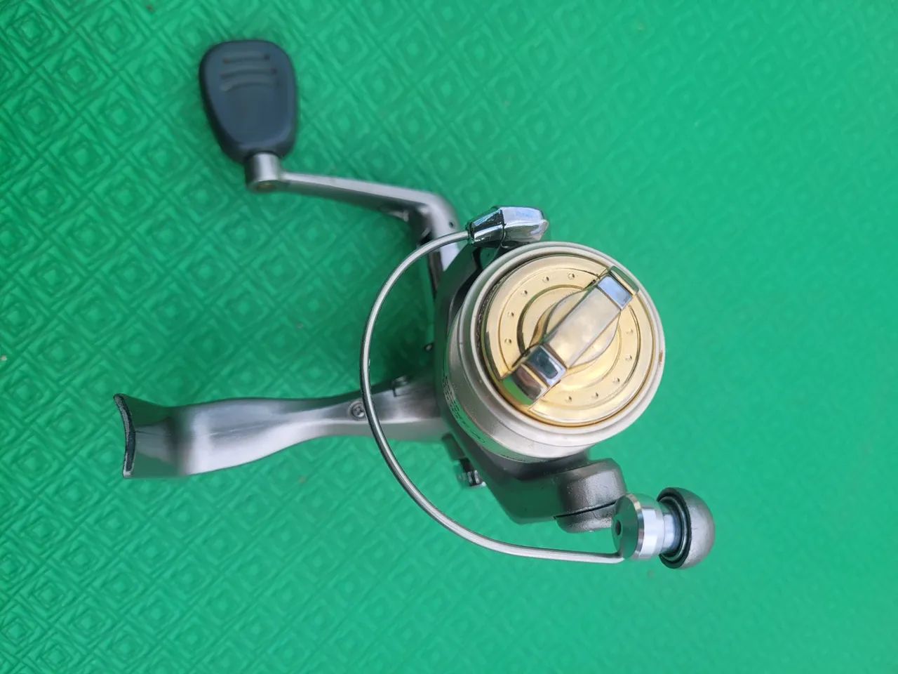 Molinete daiwa swep Firefox  A 1000 - Foto 3
