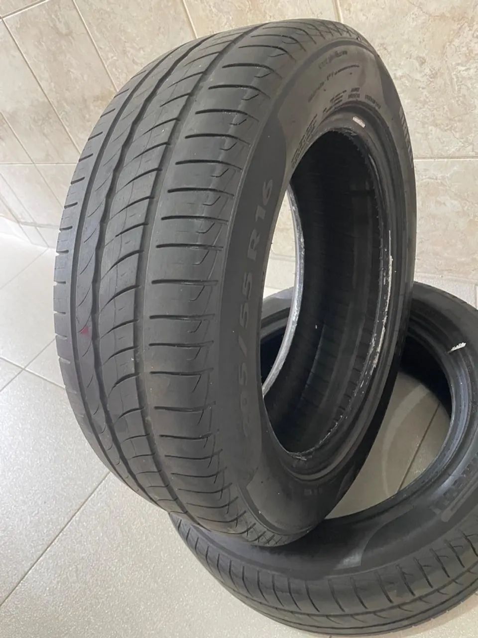 Pneus Pirelli 215/55 R16