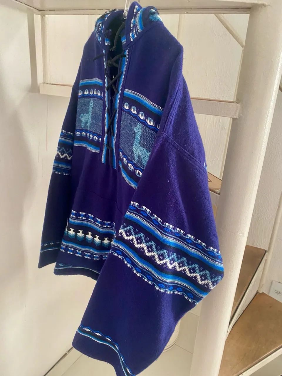 Casaco Peruano original com bordados éticos e Lhama