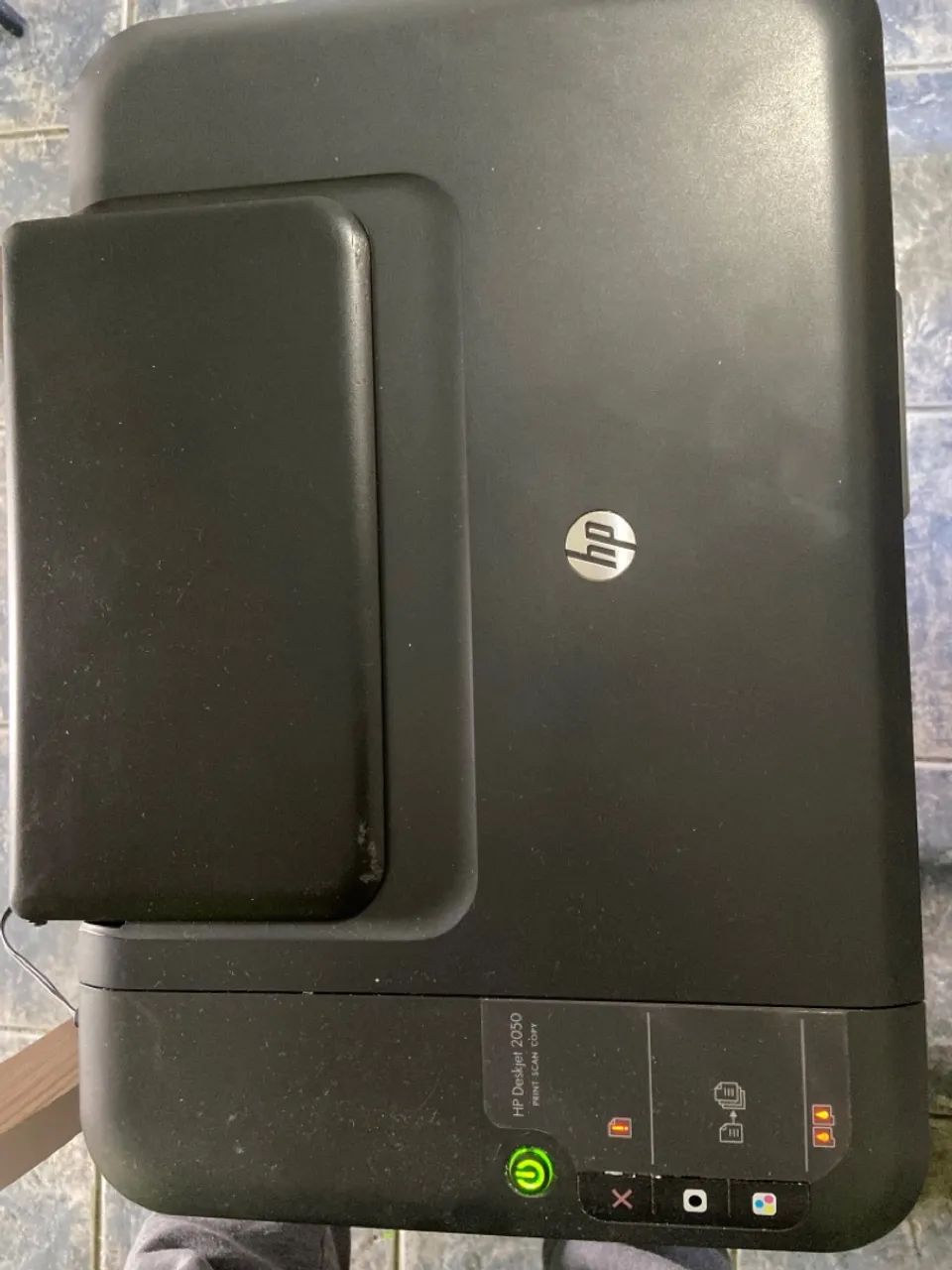 Impressora Hp colorida e preto e branco. ela tem tem scanner também