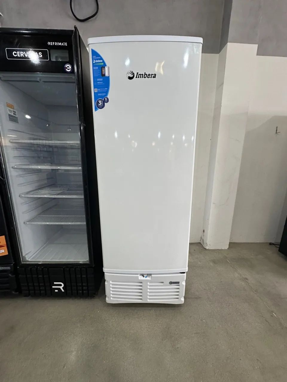 Geladeira freezer vertical porta sólida 564L Industrial imbera 