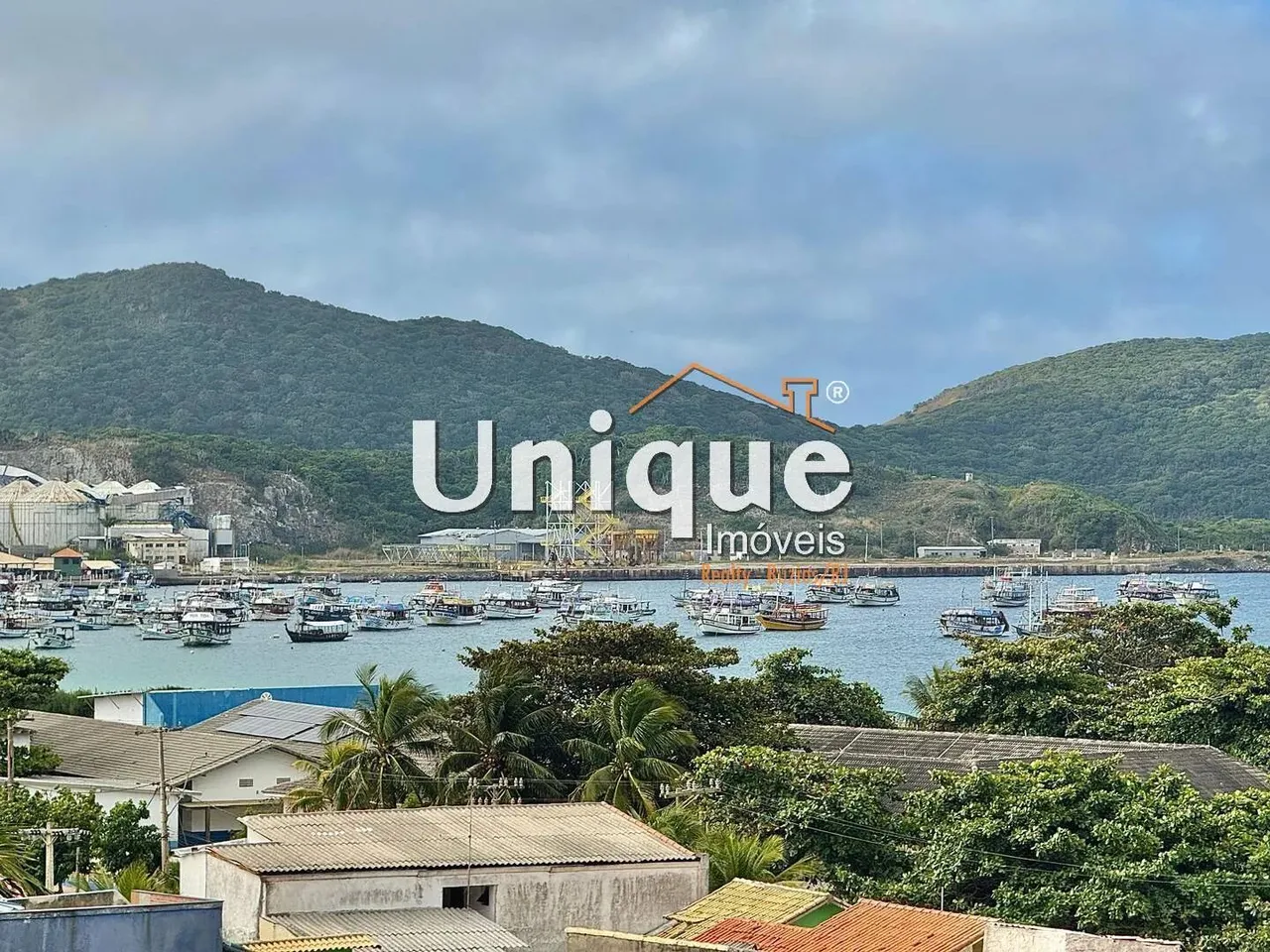 Pousada na Praia dos Anjos à venda por R$ 3.300.000,00