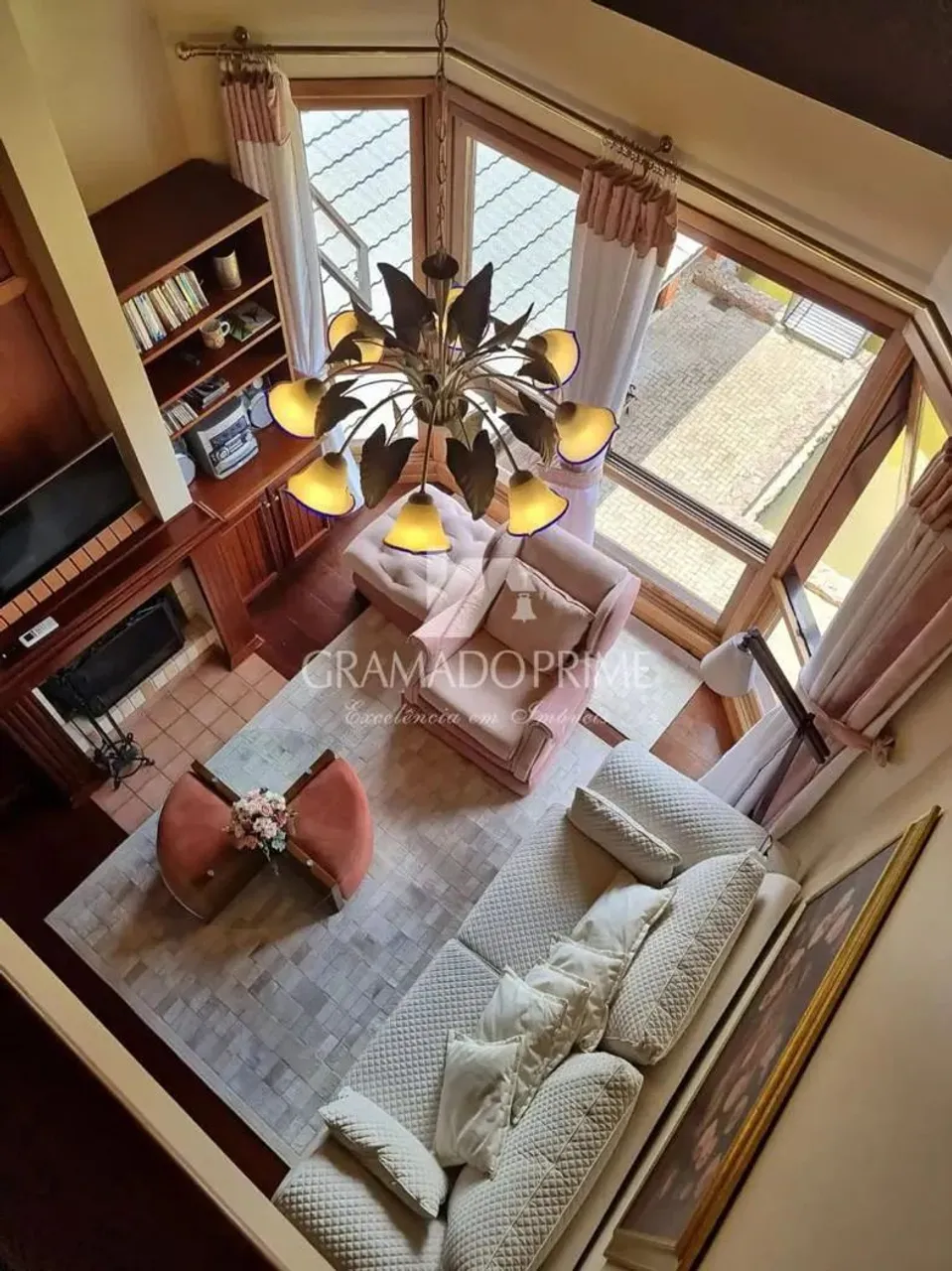 DUPLEX EM BAIRRO NOBRE DE GRAMADO