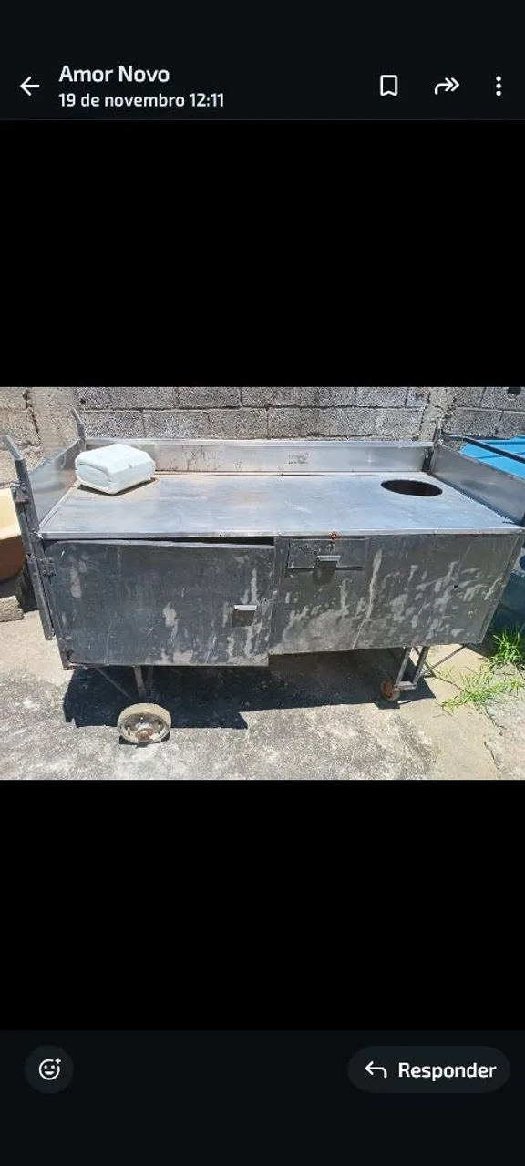 Carrinho de churrasquinho ou cachorro quente ou milho cozido ótimo
