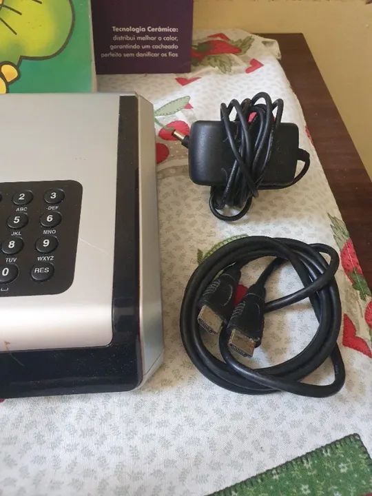 Videokê Raf 750 Pro com 2 microfones,120 musicas, controle e guia - Bivolt - Foto 5