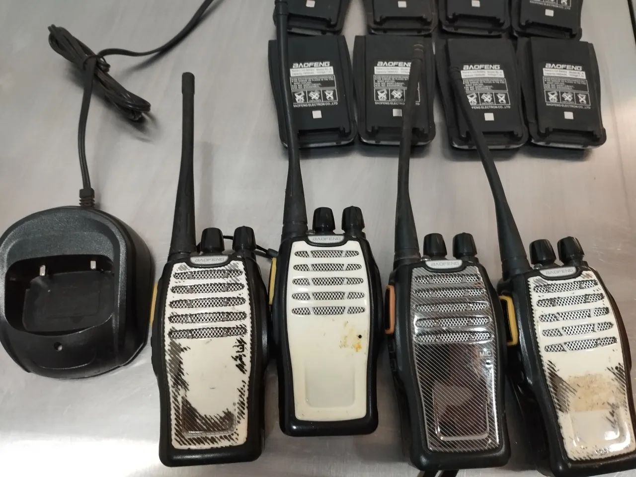 Lote de Rádios Comunicadores HT Walk Talk Baofeng BF-A5 com baterias extras - Foto 2