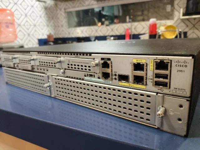 Cisco 2900 Series Router64374416442882123