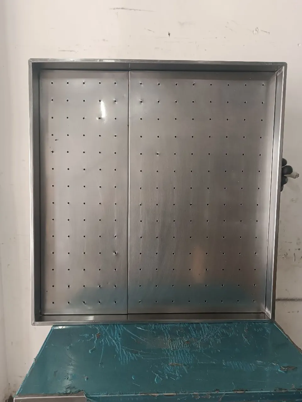 Escorreror de inox para copos e utensílios no estado de novo
