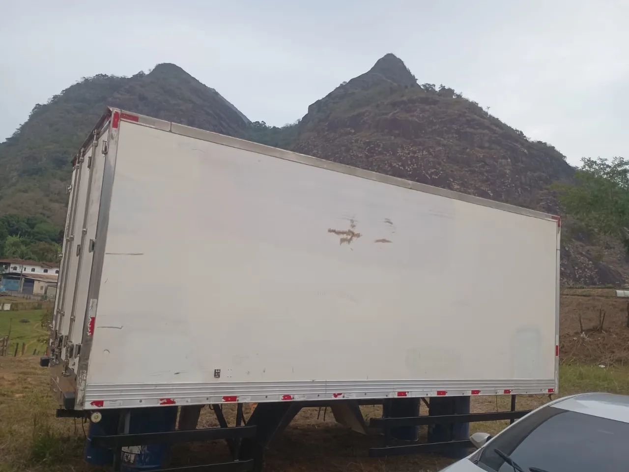 Baú frigorífico / isotérmico para caminhão toco  - Foto 2