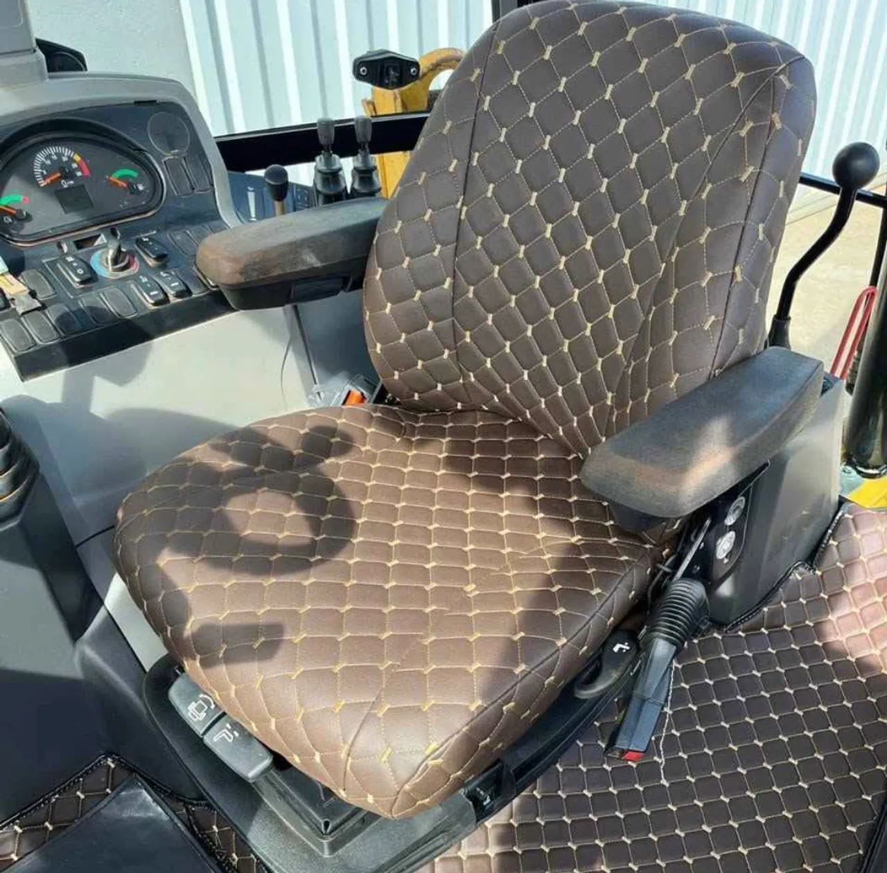 Retroescavadeira 2018 - Foto 2